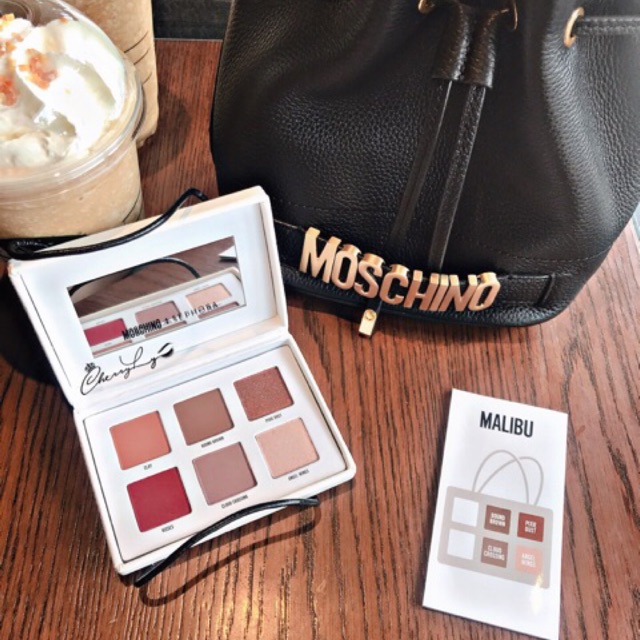 Bảng mắt Moschino