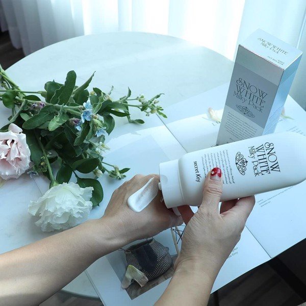Kem Ủ Trắng Da Dành Cho Mặt Và Cơ Thể Secret Key Snow White Milky Pack 200g