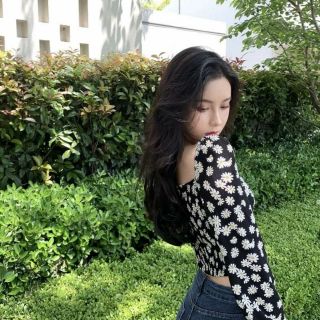 (SẴN) Áo croptop hoa cúc M8