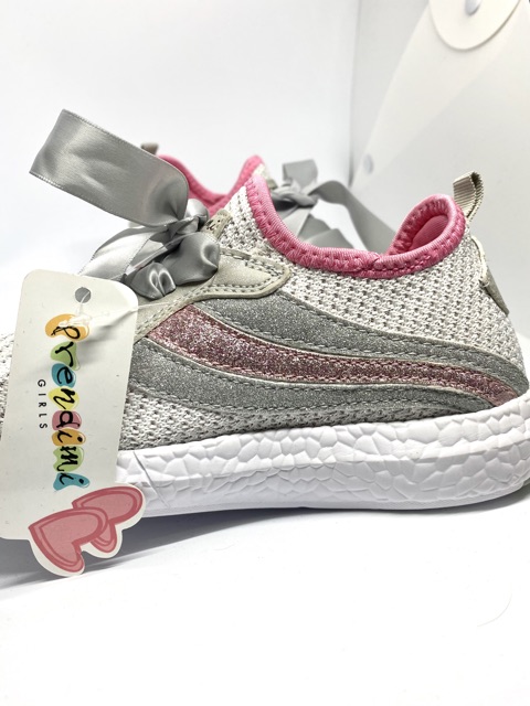 Giầy bé gái, Prendimi, xuất dư xịn