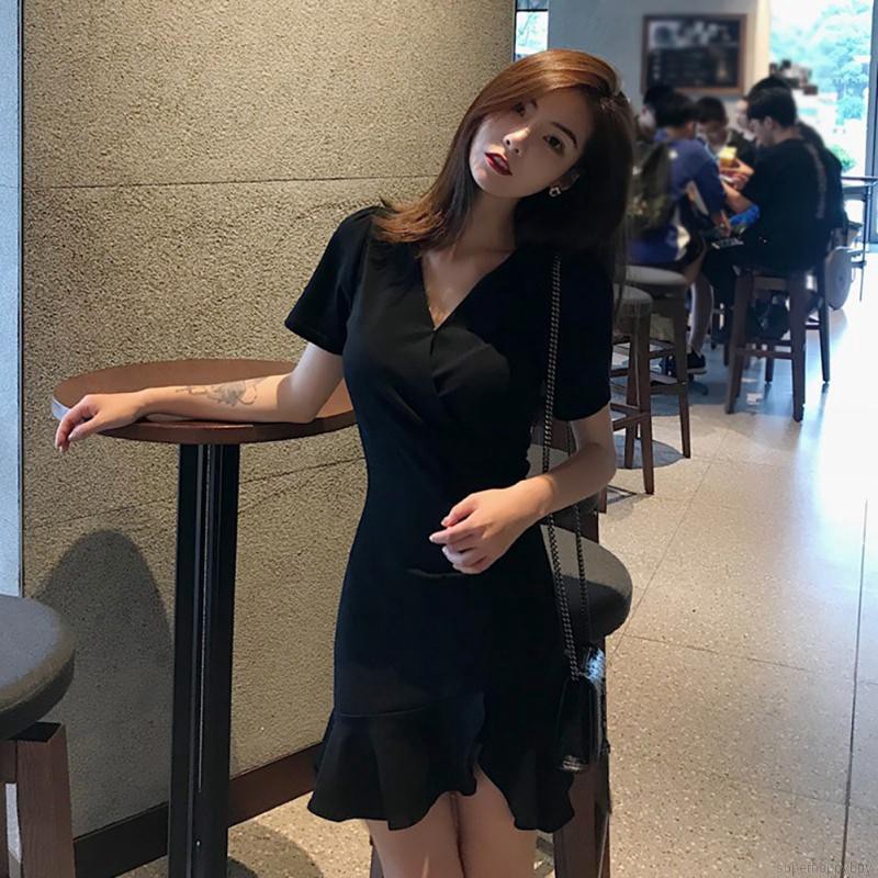 Đầm đen tay ngắn cổ V thiết kế thanh lịch