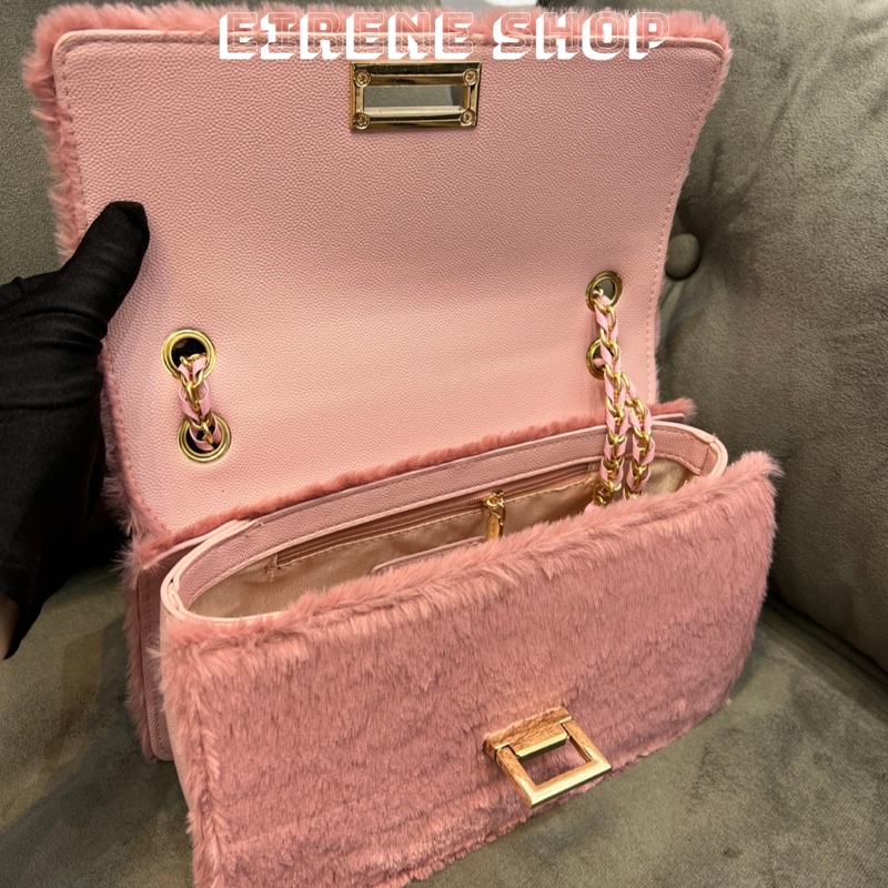 Túi Nữ CNK Khoá Gạt Size 24 Phối Lông Màu Hồng PINK TEXTURED CHAIN SHOULDER BAG