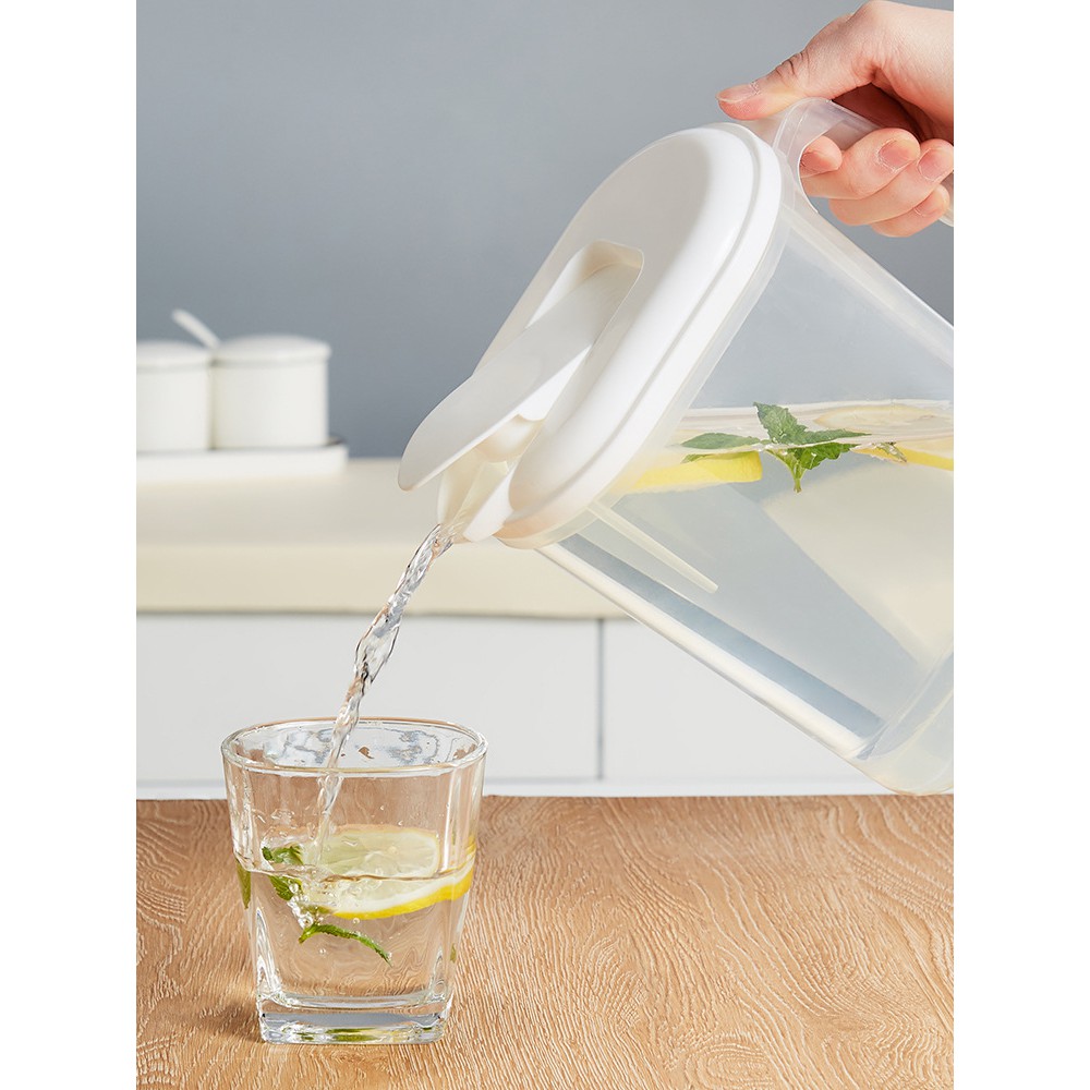 PVN32354 Bình đựng nước để tủ lạnh có quai tiện dụng 1800ml .