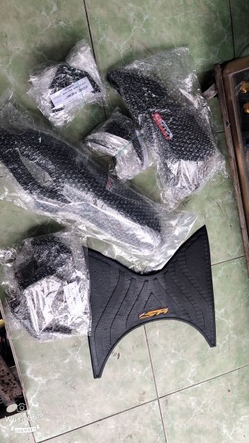 (BH 12 THÁNG )Combo 6 món Sh 2020 xi trắng- carbon đen