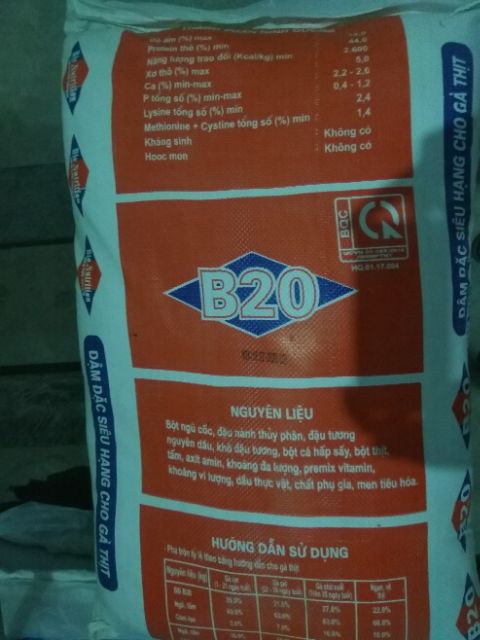 1 kg cám tanh  cho gà, chim...