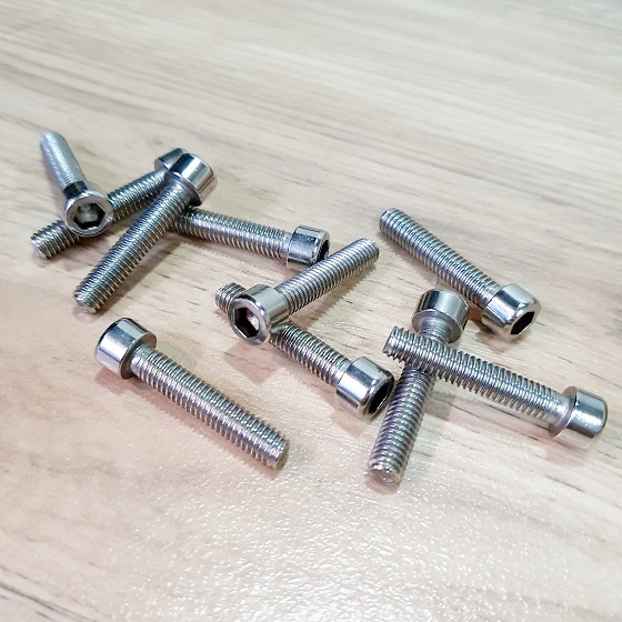 Gói 5 Bulong Đầu Trụ Lục Giác Chìm Size M6 Chiều Dài Tổng 35mm Chất Liệu Inox Sáng Bóng