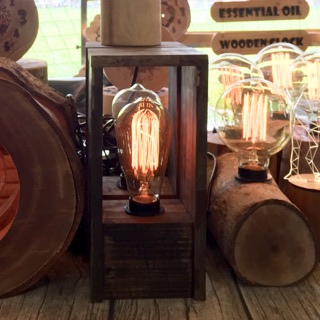 Đèn trang trí - đèn hộp gỗ cổ điển