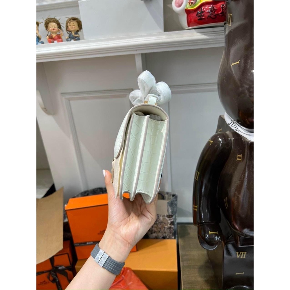Túi Xách Her.mes Size 19cm Màu Trắng Vân Cá Sấu