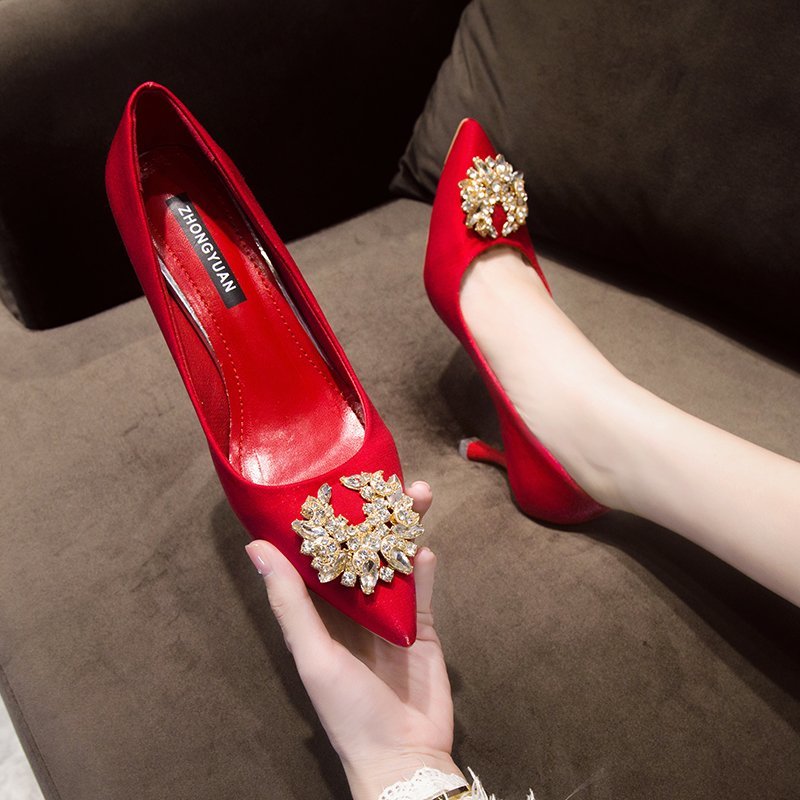 Giày cao gót màu đỏ phong cách Trung Hoa cho nữ