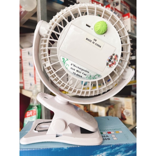 Quạt kẹp sài pin xoay 360• Mickey 806A
