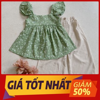 Set đồ cho bé gái gồm 1 đầm xanh lá chấm bi và quần kaki suông ống rộng