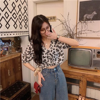 Sơ mi hoa cúc  nhí cổ V