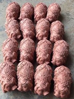 Lợn phát tài gỗ hương