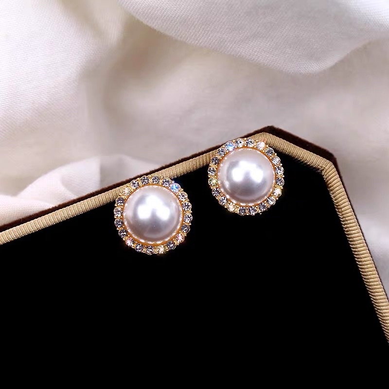 bông tai hạt châu viền đá sang chảnh