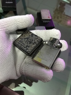 Zippo ''Hoa văn cổ điển''