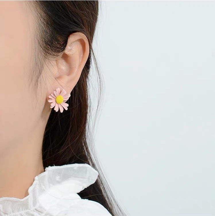 Đôi bông tai bạc 925 họa tiết hoa cúc xinh xắn dành cho nữ