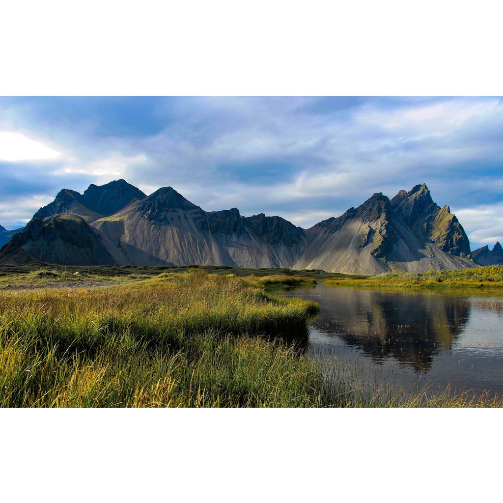 Bộ máy ảnh Canon EOS 100D  kèm ống kính Canon EF-S 18-55mm