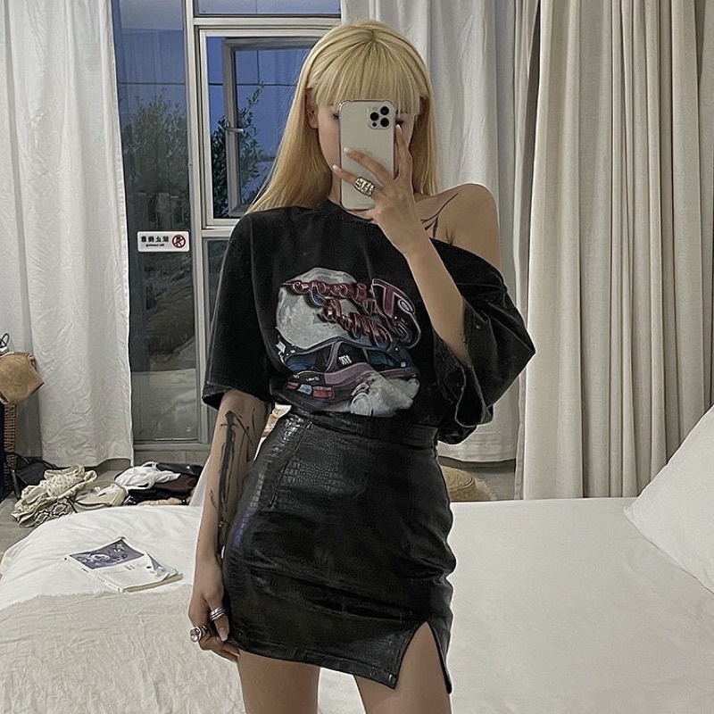 Áo phông xẻ vai đen cá tính oversize