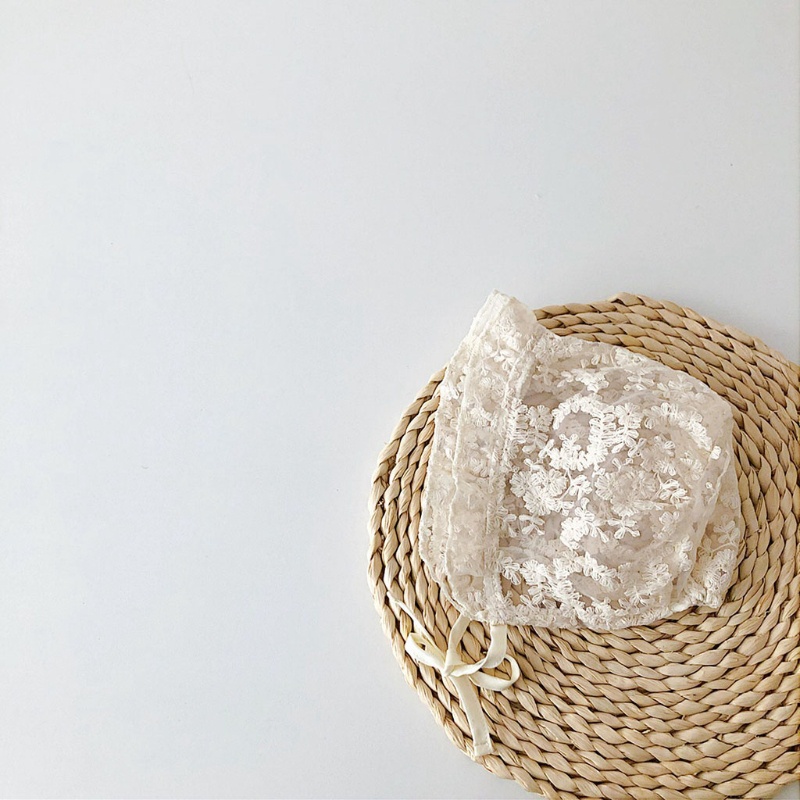 Mũ Tắm Nắng Phối Ren Hoa Màu Trắng Kiểu Công Chúa Dùng Chụp Ảnh Cho Bé Sơ Sinh