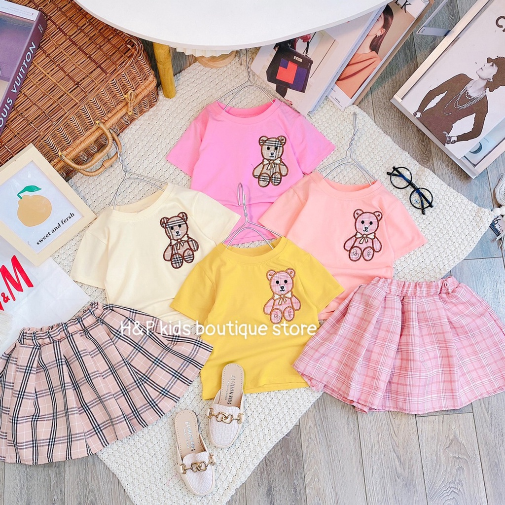 Set áo thêu gấu chân váy caro cho bé gái xinh mùa hè