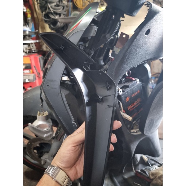 Nẹp yếm trước bên trái liberty 3Vie S chính hãng