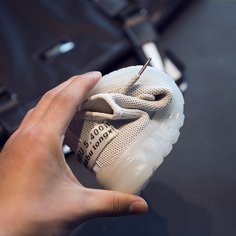 Giày thể thao chạy bộ Yeezy thiết kế năng động cá tính phong cách 2020 cho bé