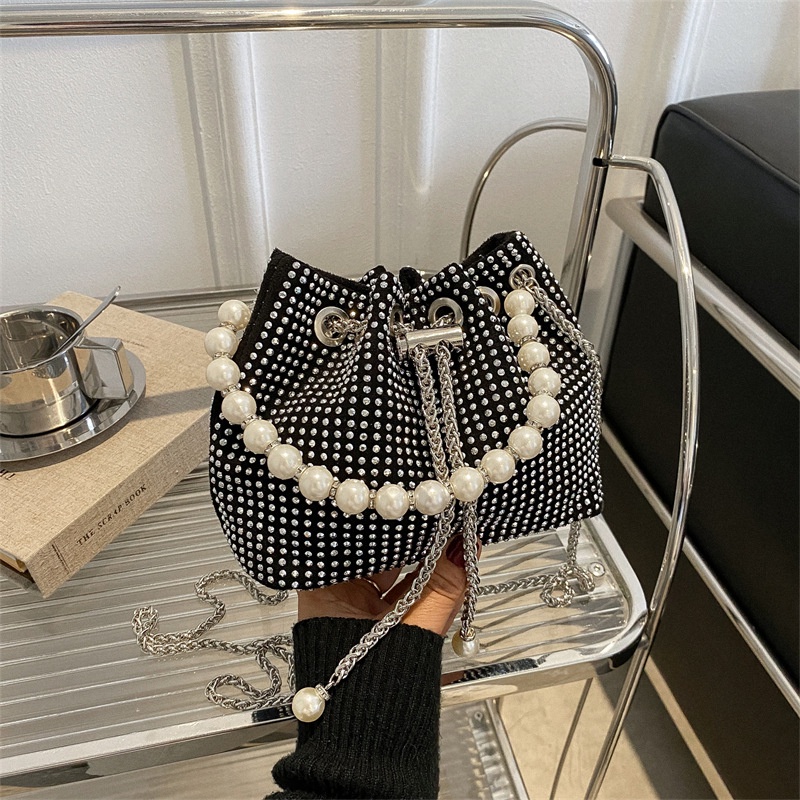Túi Xách bucket Đeo Vai Đính Ngọc Trai Phối Dây Xích Thời Trang Sành Điệu