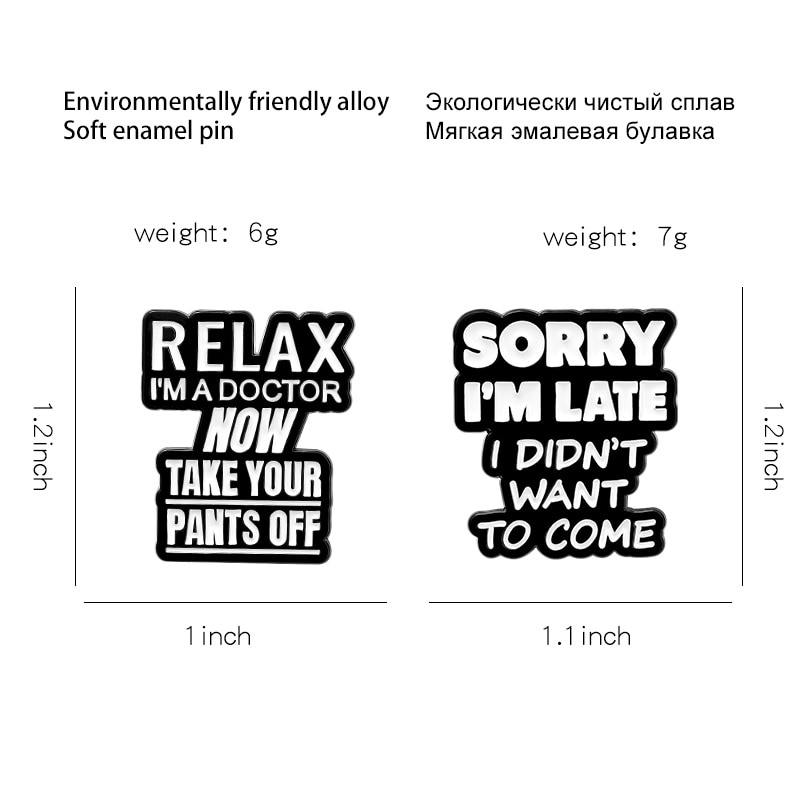 Ghim cài áo họa tiết chữ màu trắng đen cá tính