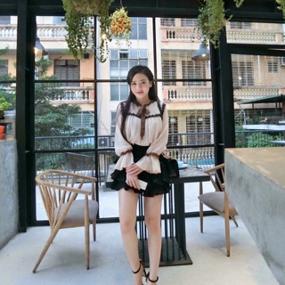 Áo sơ mi bánh bèo sang chảnh nhé cả nhà. Chất vải voan kèm hoạ tiết phối ren siêu sang chảnh😍😍😍😍😍😍😍😍😍😍😍😘😍😍