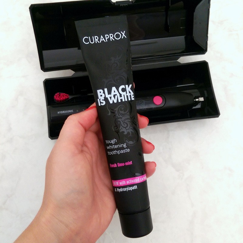 Kem đánh răng than hoạt tính Curaprox Black Is White 90ml (Date 2/2022)