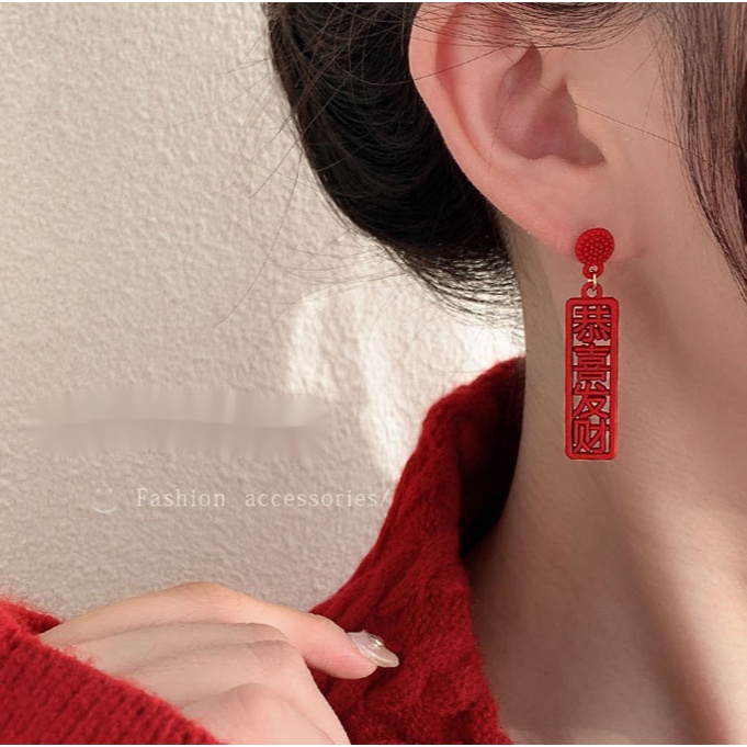 Bông tai dáng dài màu đỏ thời trang năm mới