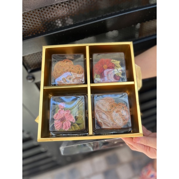 set 10 vỏ hộp nắp mica đựng 4 bánh 150g khay vàng