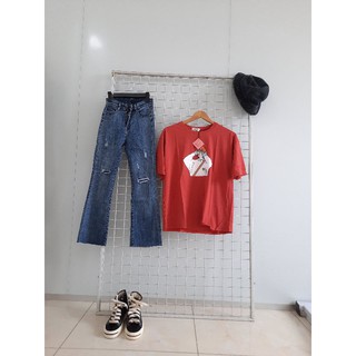 áo phông , quần jean ống loe