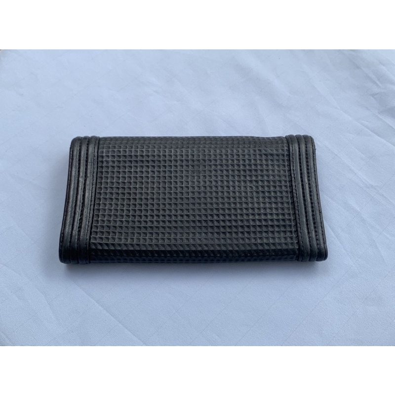 Túi ví chuẩn si. Túi ví qua sử dụng. Khách vui lòng xem hình nếu muốn biết thêm thông tin sản phẩm mời khách vô chat nhé