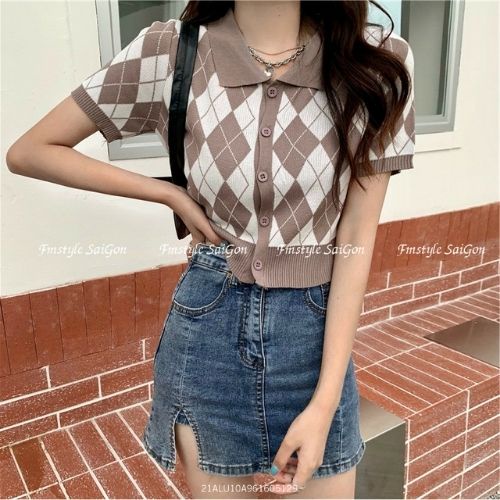 Áo len nữ croptop có cổ polo dệt kim dáng ôm họa tiết kẻ ô ulzzang hàn quốc Fmstyle Saigon 21ALU10A961605 | BigBuy360 - bigbuy360.vn