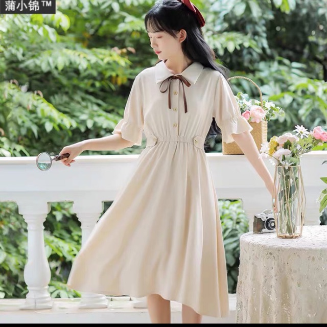 Váy trắng dáng suông cổ nơ