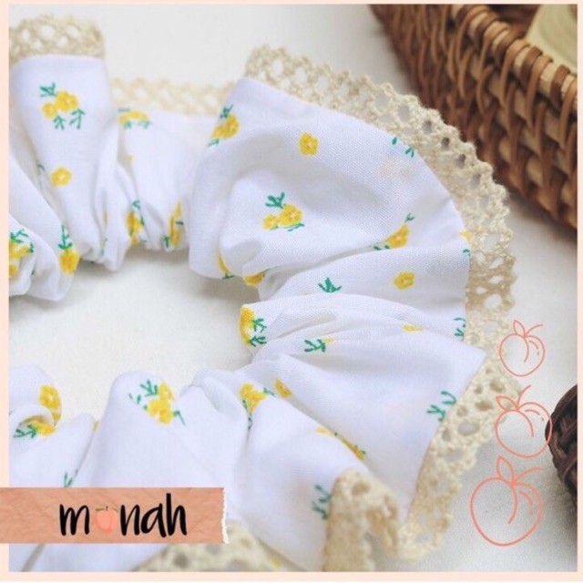 Dây buộc tóc, cột tóc, scrunchie cotton trắng hoa vàng viền ren thanh lịch
