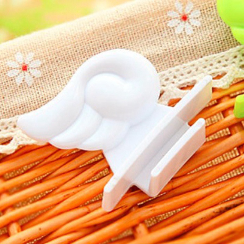Dụng cụ nâng nắp bồn cầu tiện lợi