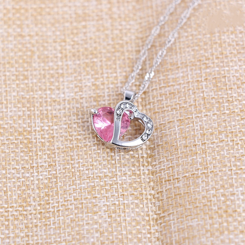 Love heart-shaped amethyst pendant crystal necklace clavicle chain girlfriend chain simple and elegant heart-shaped necklace pendant wild clavicle chain