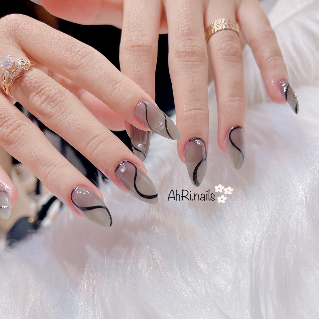 Nailbox thiết kế sơn gel thạch đen vẽ line đen