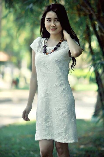 Đầm ren màu trắng
