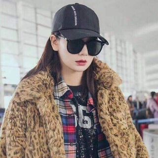 SIÊU PHẨM MẮT KÍNH CHỮ V