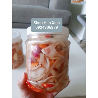 Tai heo ngâm chua ngọt