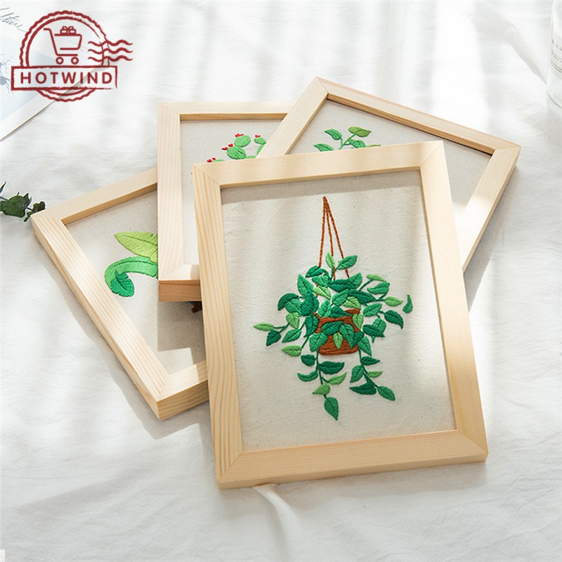 Bộ dụng cụ và cườm dùng để đính tranh thủ công họa tiết lá cây trang nhã