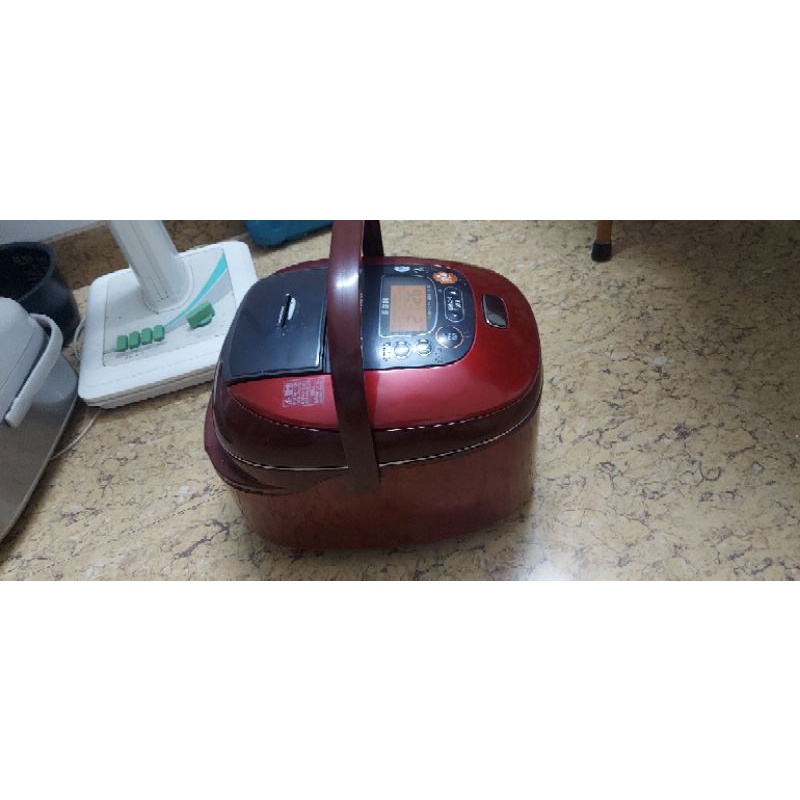 Nồi cơm điện cao tần hút chân không Toshiba  1L8