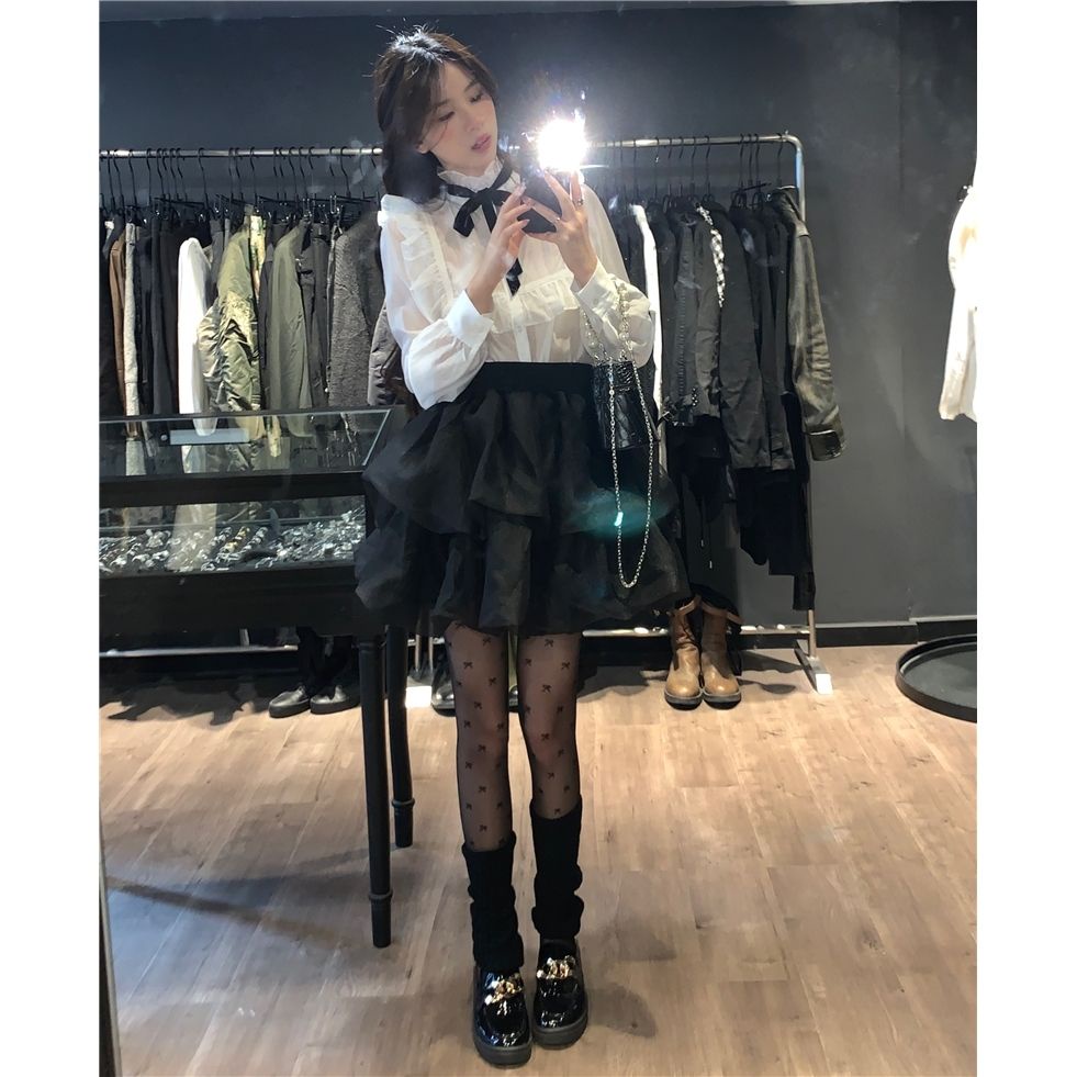 Set hai món với áo kiểu cổ viền phối dây và chân váy xòe phồng phong cách công chúa thời trang 2022 cho nữ