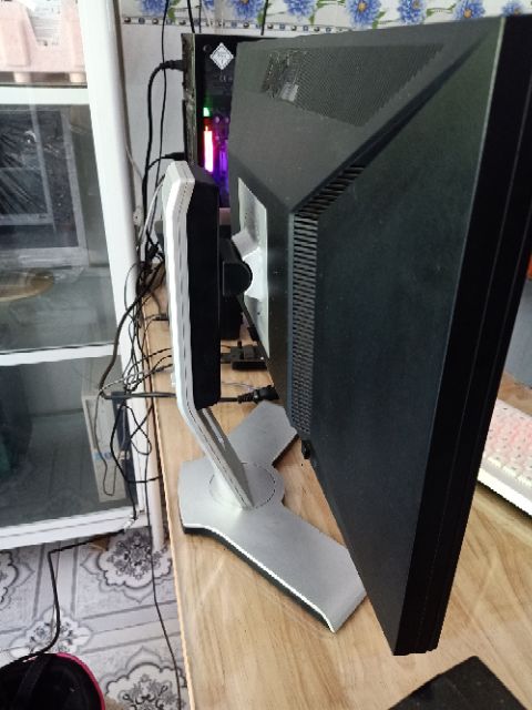 Màn hình Dell 22in mặt kính gương màu sắc đẹp mê ly | BigBuy360 - bigbuy360.vn