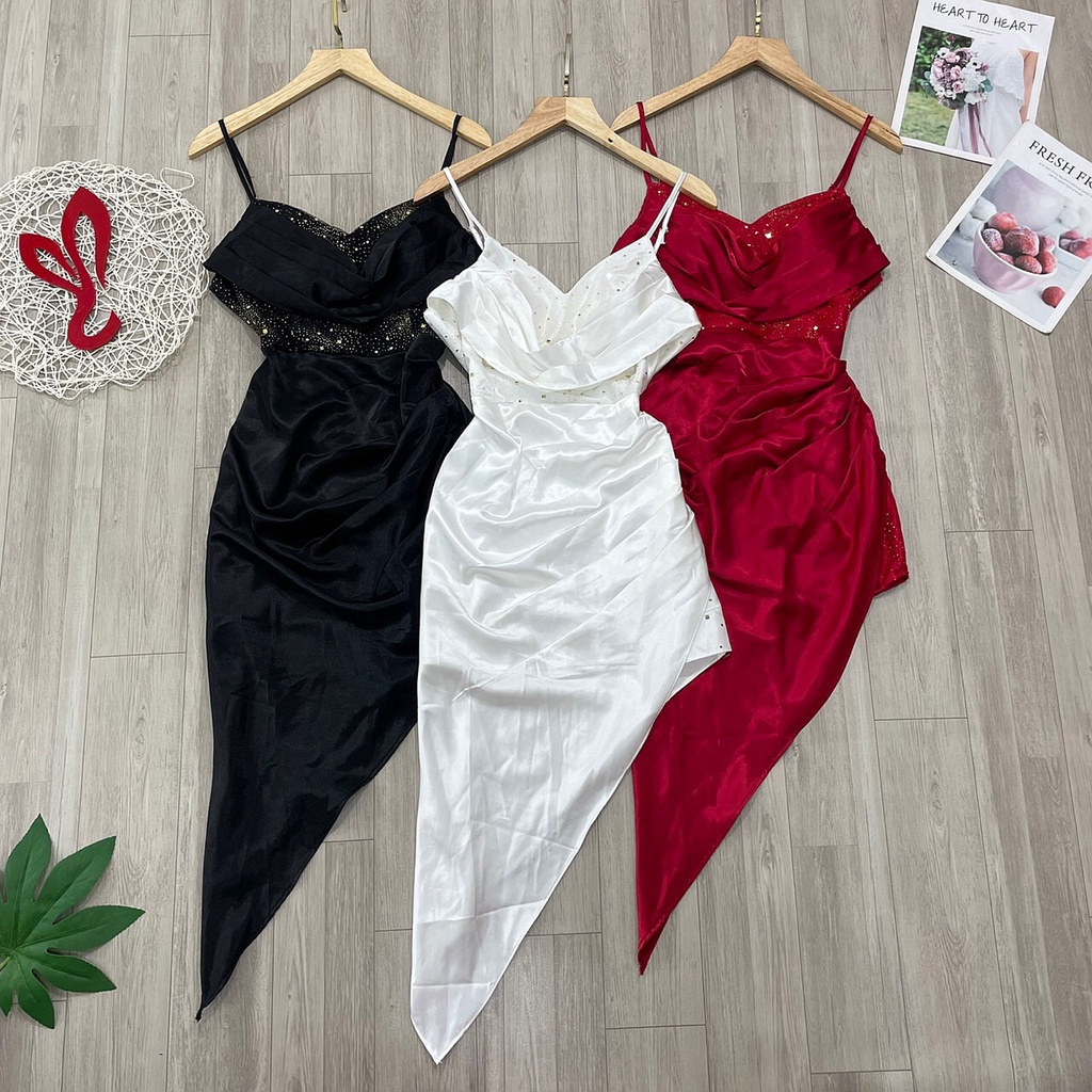 Đầm body lệch vai xẻ đùi