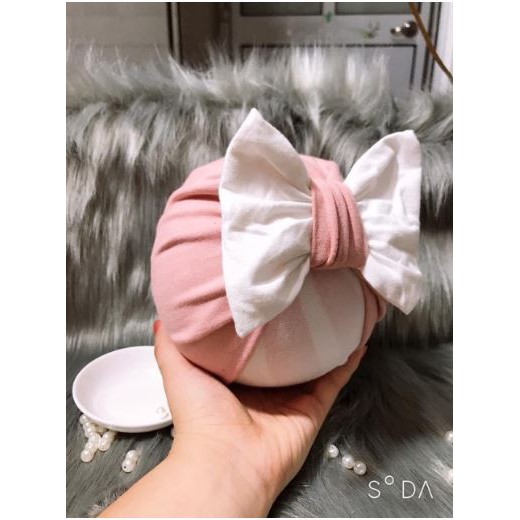 Turban hồng da cực kỳ tôn da bé