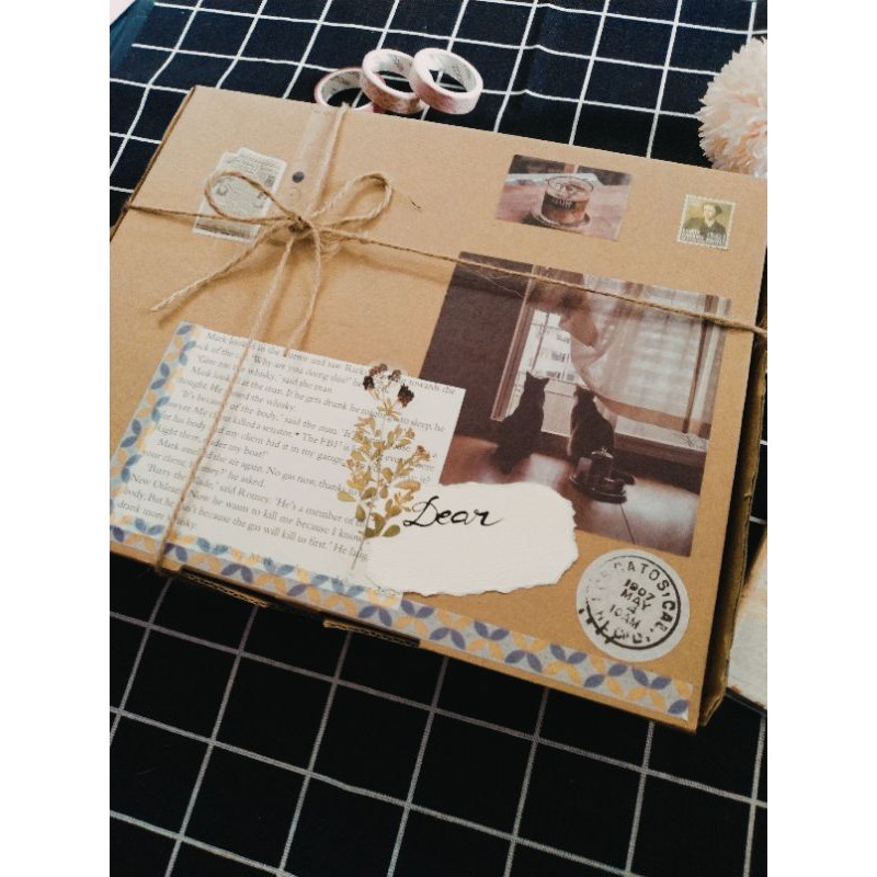 Hộp quà vintage ( kèm rơm lót và hoa mini)